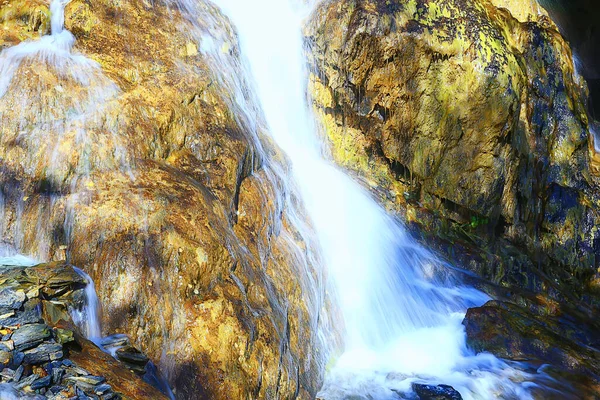 Cachoeira Paisagem Natureza Gotas Água Montanhas Fluxo Fundo Altai — Fotografia de Stock