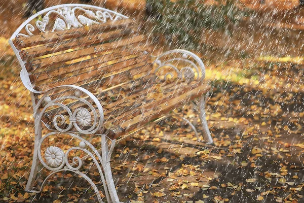 Regn Höst Landskap Utsikt Park Bänk Regn Droppar Koncept Ledsen — Stockfoto