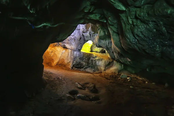 Grotte Dans Les Montagnes Tunnel Pierre Paysage Naturel — Photo