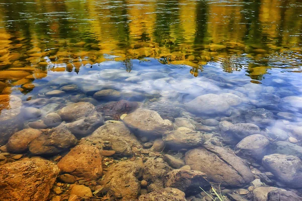 Landschaftlich Herbst Landschaft Bäume Und Wald Fluss Und See Blick — Stockfoto