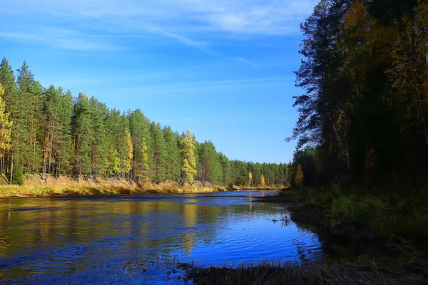 Otoño Taiga Bosque Paisaje Naturaleza Vista Caer Las Montañas — Foto de Stock