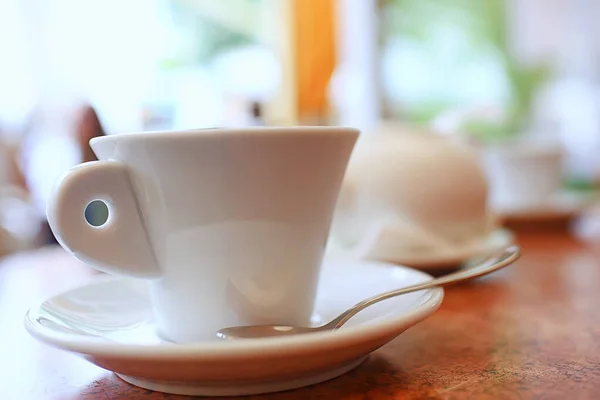 Kahve Fincanı Açık Hava Kahvaltısında Servis Ediliyor — Stok fotoğraf