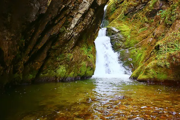 Waterval Landschap Natuur Druppels Water Bergen Stroom Achtergrond Altai — Stockfoto