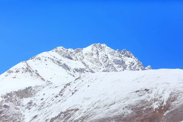 山雪峰背景 景观观景冬季自然峰 — 图库照片