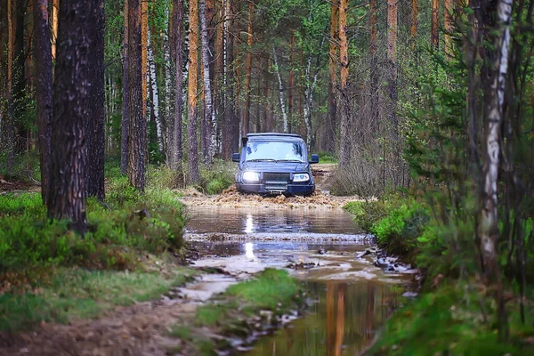 Suv Floresta Ford Através Rio Turismo Rodoviário Extremo — Fotografia de Stock