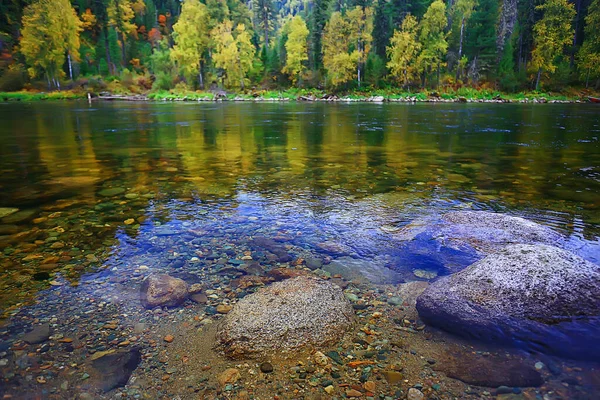 Paysage Pittoresque Automne Arbres Forêt Rivière Lac Vue Sur Nature — Photo