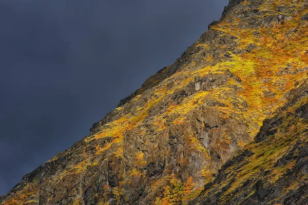 半島中部の釣りの風景コラ 山や丘の石のビュー — ストック写真