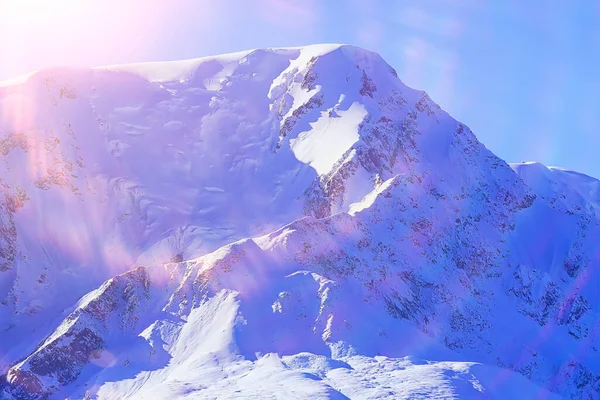 Berge Schneebedeckte Gipfel Hintergrund Landschaft Blick Winter Natur Gipfel — Stockfoto