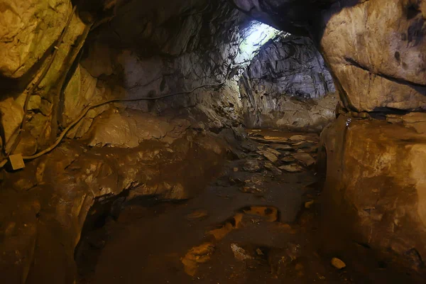 Grotta Bergen Sten Tunnel Naturlandskap — Stockfoto