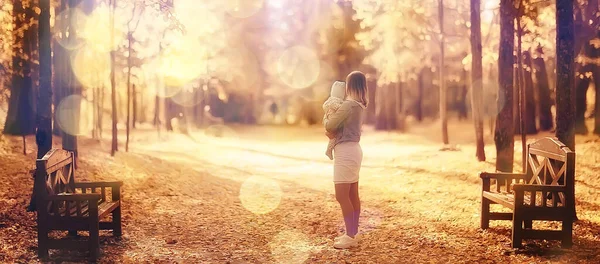 Mom Throws Baby Autumn Park Happiness Yellow Nature Fall — Stock Photo, Image