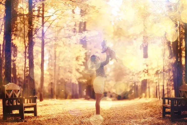 Mom Throws Baby Autumn Park Happiness Yellow Nature Fall — Stock Photo, Image