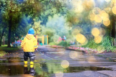Eğlenceli yürüyüş çocuk yağmurluğu, sonbahar mevsimsel su geçirmez açık hava yürüyüşü
