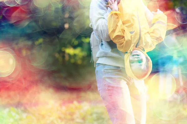 Spaziergang Kind Regenmantel Herbst Saisonale Wasserdichte Outdoor Spaziergang — Stockfoto