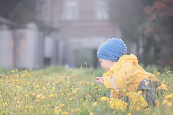 Дитячі Квіти Плащ Ходьба Сезонна Весняна Дитина Водонепроникному Одязі — стокове фото