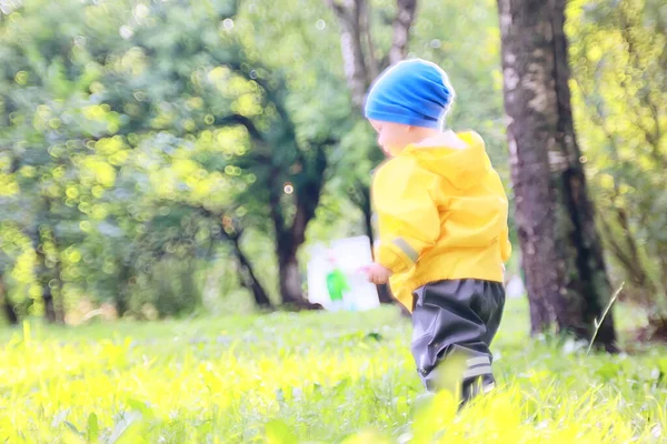 Kind Blumen Regenmantel Spaziergang Frühling Herbst Kind Wasserdichter Kleidung — Stockfoto