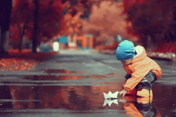 Autumn Park Little Boy Walking Raincoat Seasonal Look — ストック写真