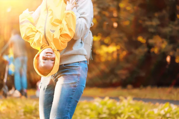Eğlenceli yürüyüş çocuk yağmurluğu, sonbahar mevsimsel su geçirmez açık hava yürüyüşü