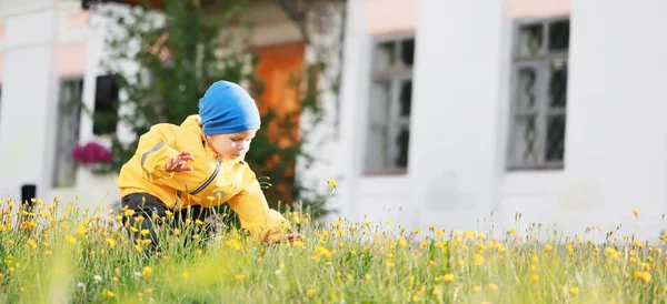 Fun Walk Child Raincoat Autumn Seasonal Waterproof Outdoor Walk — Stock Photo, Image