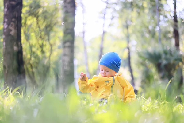 Niño Flores Impermeable Caminar Estación Primavera Otoño Niño Ropa Impermeable —  Fotos de Stock