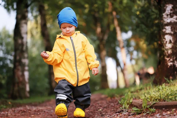 Yellow Raincoat Boy Look Autumn Seasonal Walk Park — Stock Photo, Image