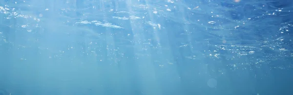Rayos Sol Bajo Agua Fondo Azul Océano Luz Solar Abstracta —  Fotos de Stock