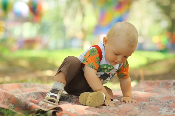 Little boy plaing in park — Stock Photo, Image