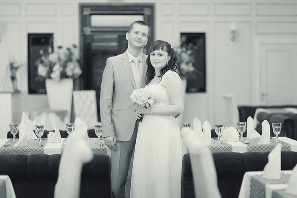 Bride and groom on wedding banquet — Stock Photo, Image