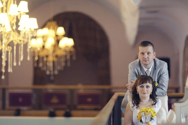 Bride and groom at rhe restaurant — Stock Photo, Image