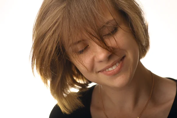 Menina sorridente com os olhos fechados — Fotografia de Stock