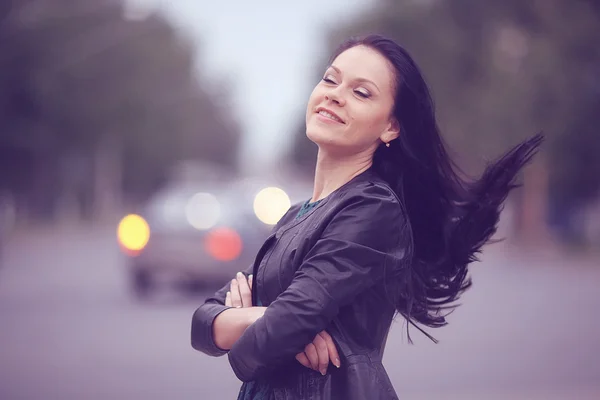 Fille avec des cheveux volants — Photo