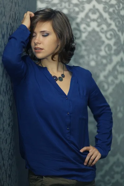 Mulher de camisa azul — Fotografia de Stock