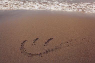 Sahil kumu gülümse