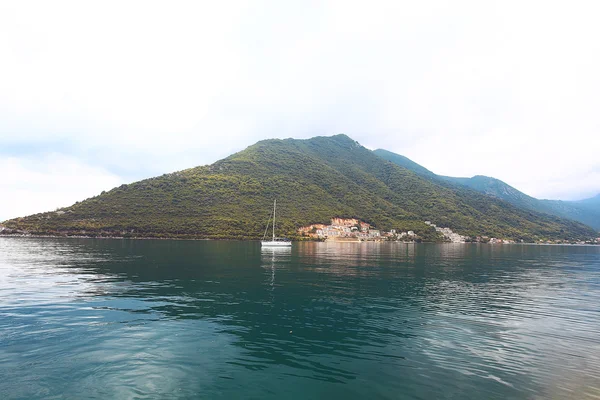 Budva na pobřeží Jaderského moře — Stock fotografie