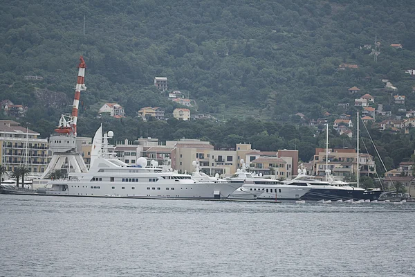 Iates no porto de Tivat — Fotografia de Stock