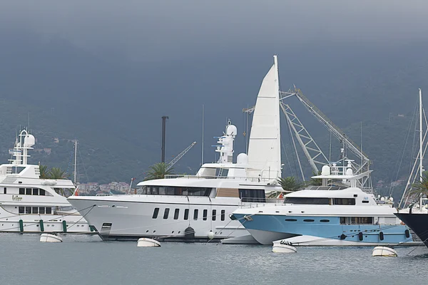 Golden Odyssey iate no porto de Tivat — Fotografia de Stock