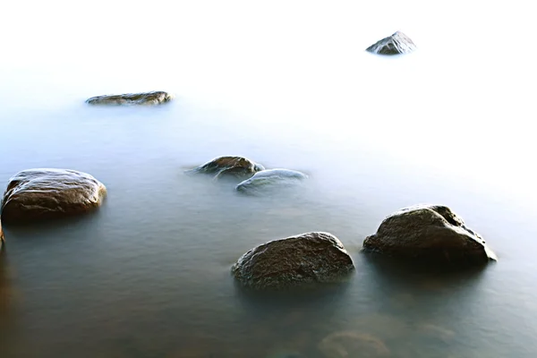 Rocas en la orilla del mar — Foto de Stock
