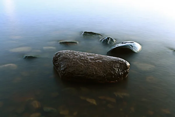Rocas en la orilla del mar — Foto de Stock