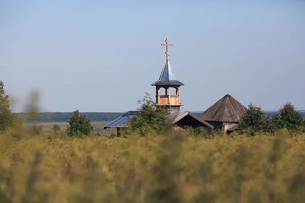 Kapelle auf dem Feld — Stockfoto