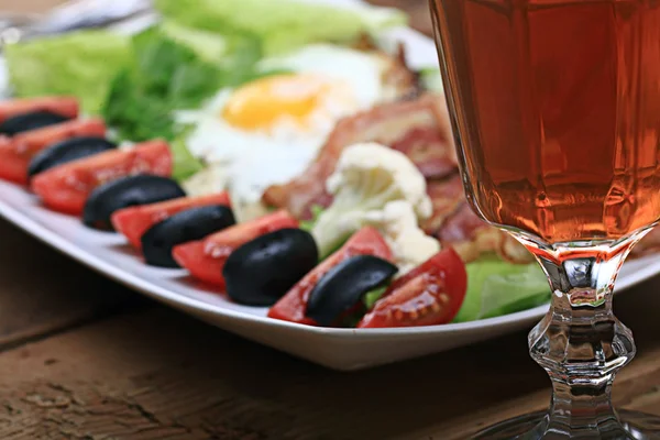 Breakfast with fried eggs and bacon — Stock Photo, Image