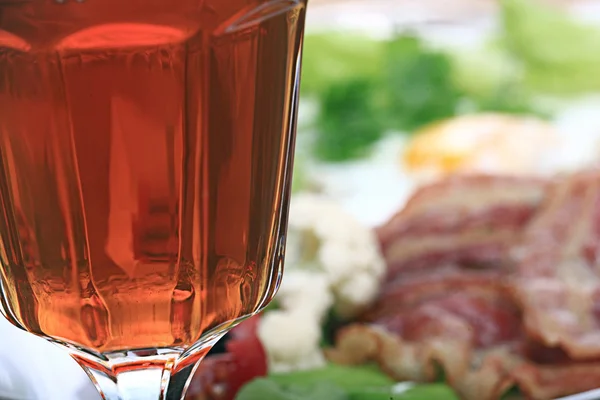 Café da manhã com ovos fritos e bacon — Fotografia de Stock