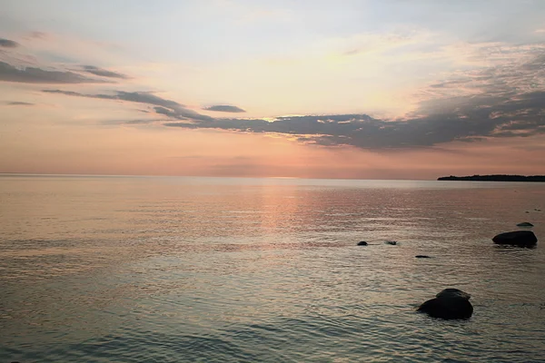 Zonsondergang op het meer — Stockfoto