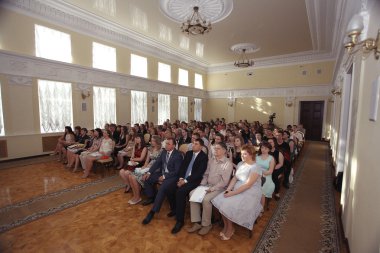 Yönetim ödüllendirici genç profesyoneller