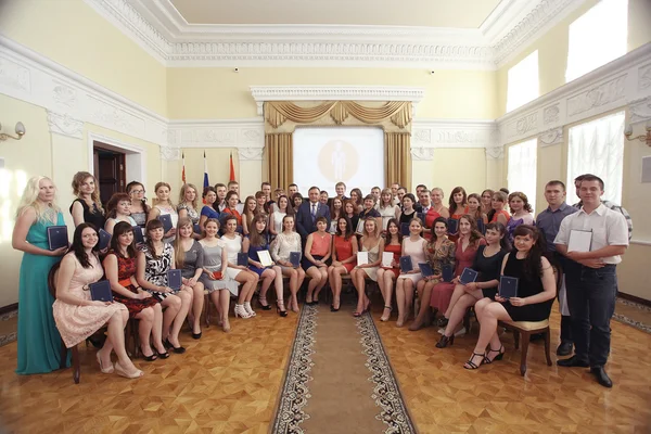 Rewarding young professionals in the administration — Stock Photo, Image