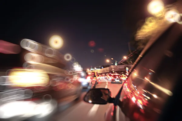 Gece bulanıklık trafik sıkışmaları — Stok fotoğraf