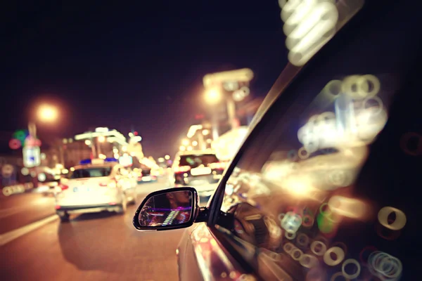 Gece bulanıklık trafik sıkışmaları — Stok fotoğraf