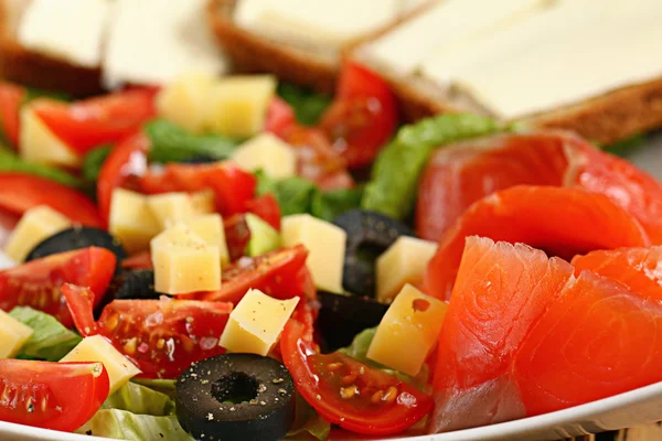 Vegetables salad with cheese — Stock Photo, Image