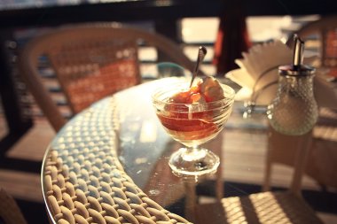 Bir kafede Ice cream