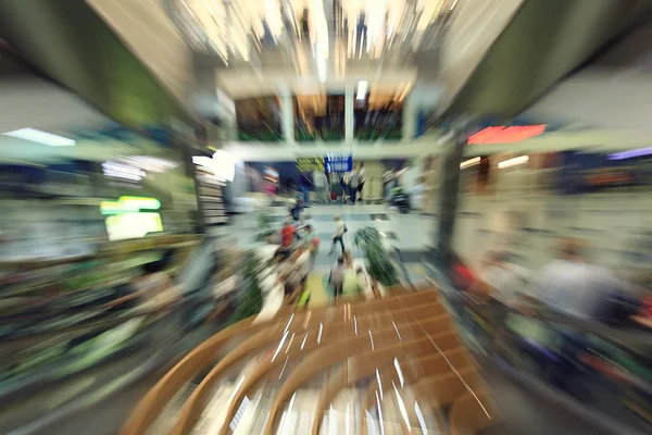 Gente borrosa en el centro comercial —  Fotos de Stock
