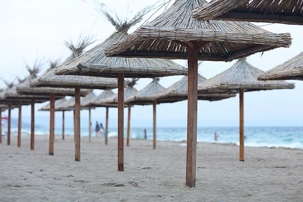 Ombrelloni sulla spiaggia — Foto Stock