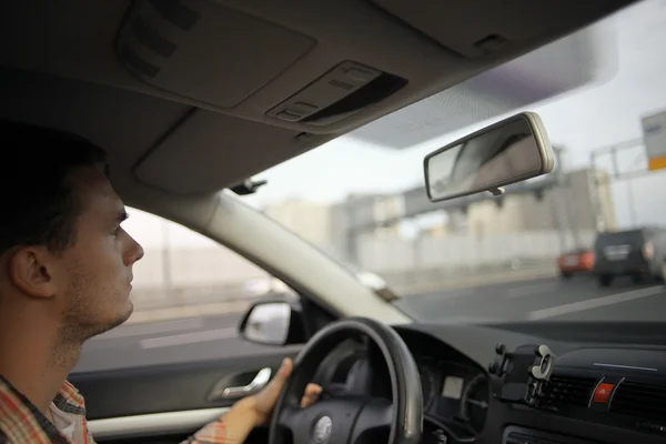 Homme voiture de conduite — Photo